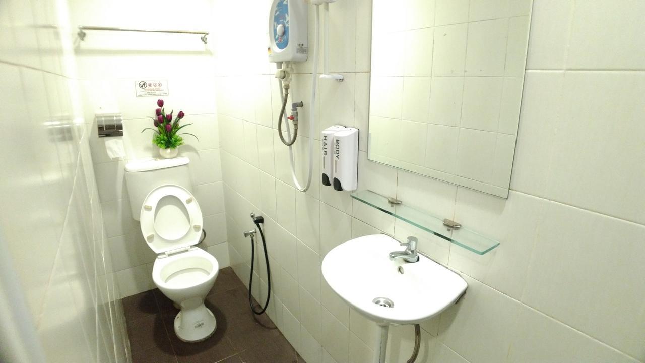 Apple 1 Hotel Budget Гелугор Экстерьер фото