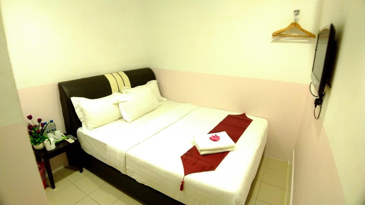Apple 1 Hotel Budget Гелугор Экстерьер фото
