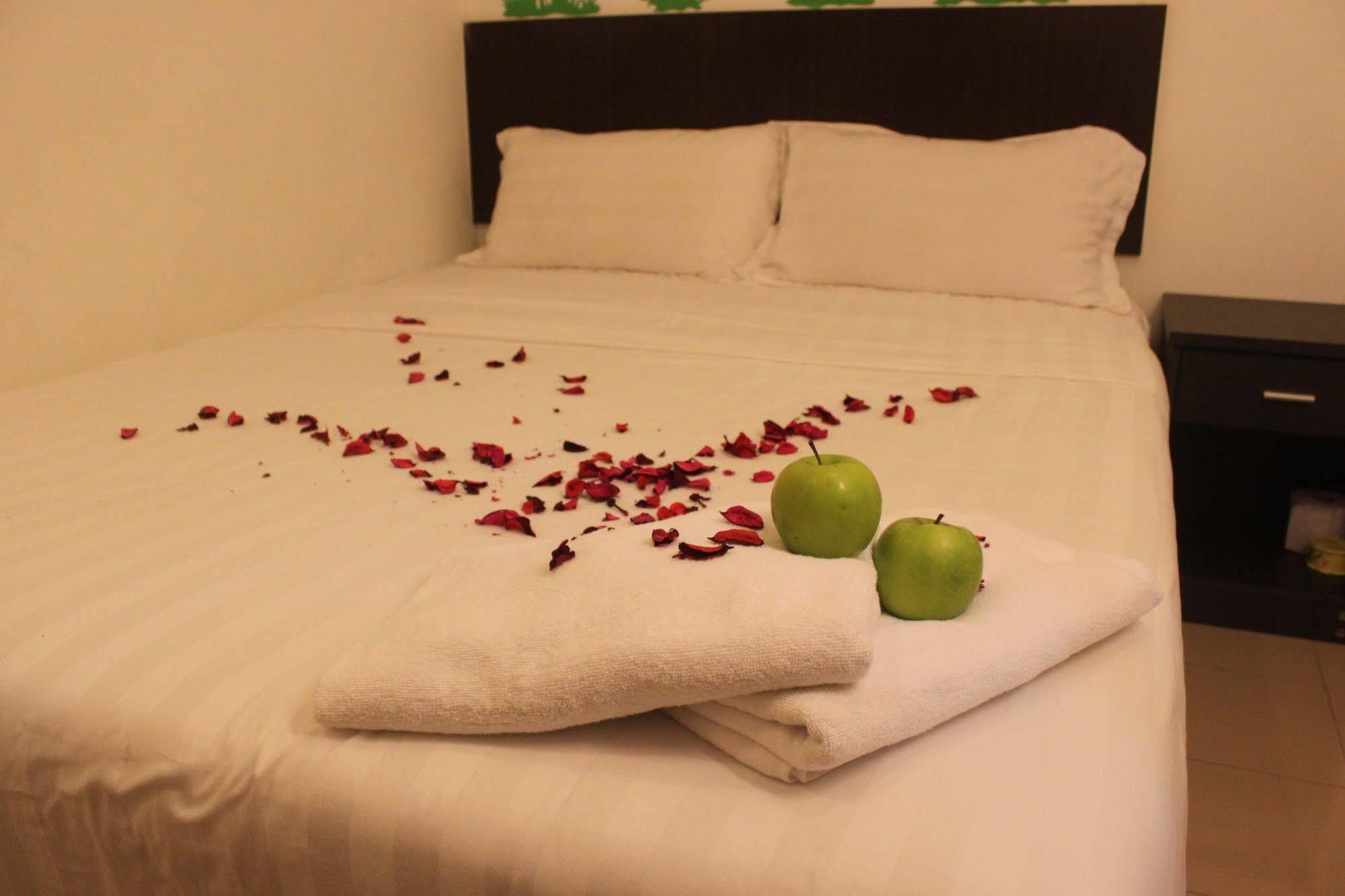Apple 1 Hotel Budget Гелугор Экстерьер фото