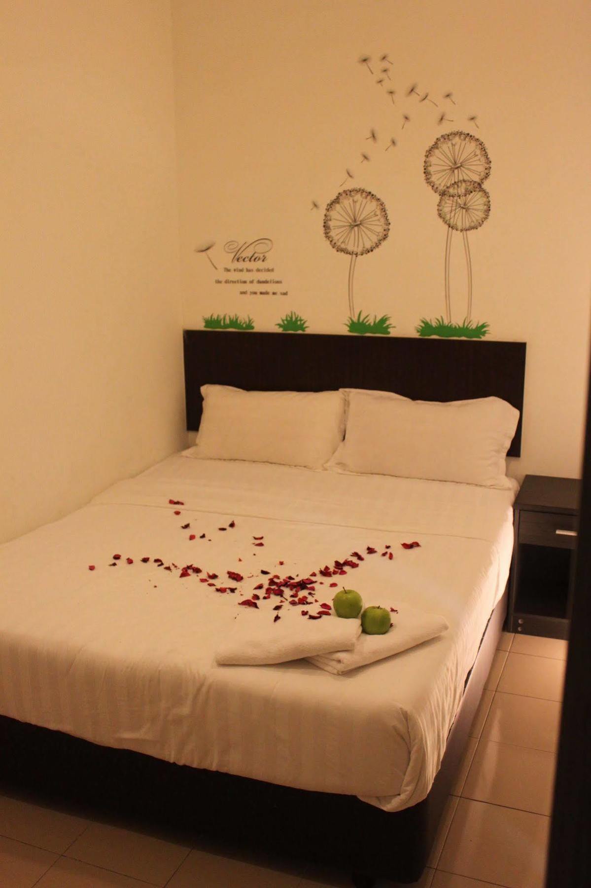 Apple 1 Hotel Budget Гелугор Экстерьер фото